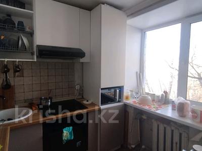 3-комнатная квартира · 62 м² · 5/5 этаж, Майкудук, Майкудук, 13й микрорайон 24 за 10.5 млн 〒 в Караганде, Алихана Бокейханова р-н
