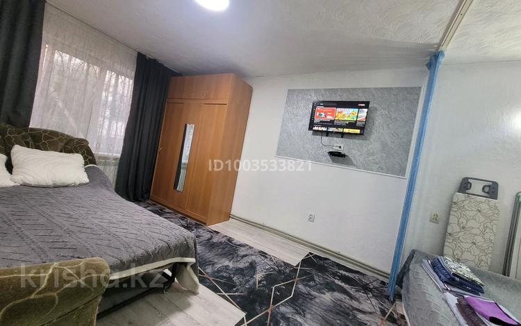1-комнатная квартира · 37.2 м² · 1/5 этаж, Микрорайон 5 дом 5 — Магазин Ассорти за 12 000 〒 в  — фото 2