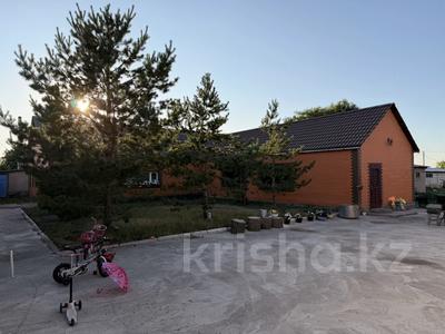 Отдельный дом · 7 комнат · 286 м² · 42.4 сот., Новоузенская 57 за 55 млн ₸ в Караганде, Алихана Бокейханова р-н
