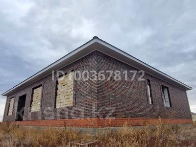 Жер үй мен саяжайлар в Актюбинской обл.: Жеке үй · 6 бөлме · 260 м² · 10 сот., Рауан 2 25, бағасы: 25 млн 〒 Жеке үй · 6 бөлме · 260 м² · 10 сот., Рауан 2 25, бағасы: 25 млн 〒 в Актобе, жилой массив Рауан