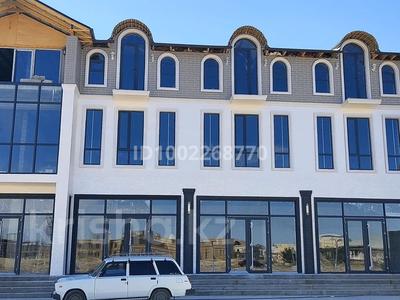 Свободное назначение, офисы, магазины и бутики, общепит, салоны красоты, бани, гостиницы и зоны отдыха, фитнес и спорт, медцентры и аптеки, образование, развлечения, конференц-залы, кабинеты и рабочие места, студии · 900 м² за 4.5 млн 〒 в Туркестане