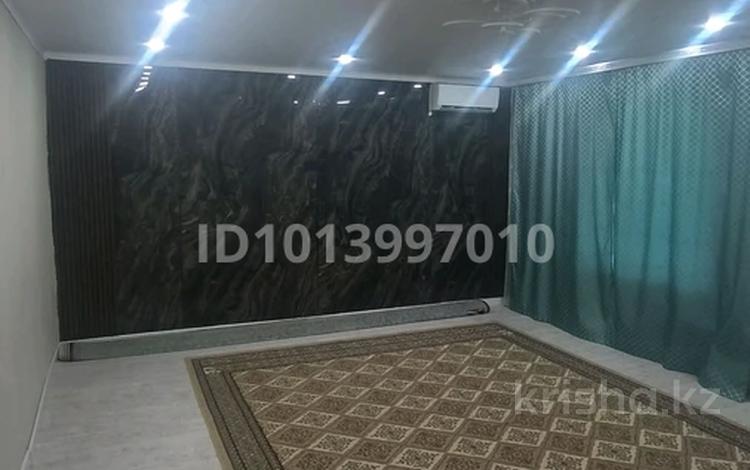 3-комнатная квартира · 93.3 м² · 2/5 этаж, мкр Мясокомбинат, Затон Чапаева 11 за 15 млн ₸ в Уральске — фото 2