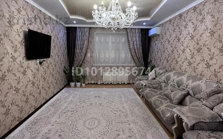 2-комнатная квартира · 98 м² · 5/5 этаж, мкр. Алтын орда, Тауелсиздик 5/2 — за гипермаркетом «Дина» за 35 млн ₸ в Актобе — фото 2