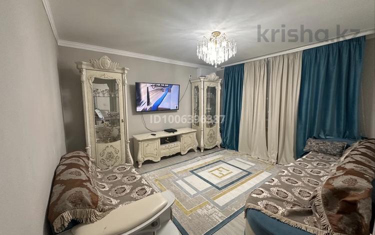 3-комнатная квартира · 60 м² · 10/10 этаж, мкр Центральный, Абая 26 за 29.5 млн 〒 в Атырау — фото 2