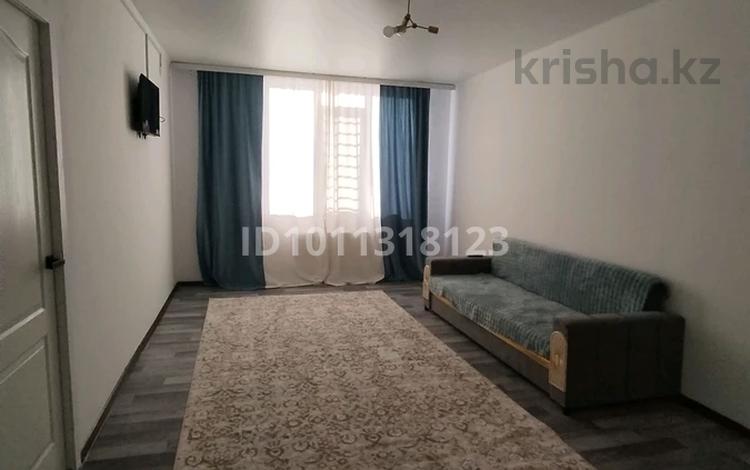 2-бөлмелі пәтер · 58.5 м² · 9/9 қабат, мкр Кокжиек, Жолымбет 42/5 — Штраф стоянки, есть рядом садик, школа, магажин, бағасы: 200 000 ₸ в Алматы, Жетысуский р-н — фото 2
