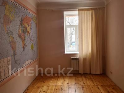 4-комнатная квартира, 90 м², 2/3 этаж, Назарбаева за 75 млн 〒 в Алматы, Алмалинский р-н