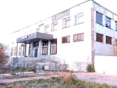 Свободное назначение, офисы, магазины и бутики, склады, азс, автосервисы и автомойки, общепит, салоны красоты, сельское хозяйство, бани, гостиницы и зоны отдыха, фитнес и спорт, медцентры и аптеки, образование, развлечения, конференц-залы, кабинеты и рабочие места, студии · 1200 м² за 1.2 млн 〒 в Шахтинске