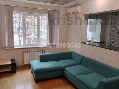 3-комнатная квартира · 70 м² · 1/5 этаж, мкр Тастак-3 50 — Ислама Каримова - Дюйсенова за 300 000 ₸ в Алматы, Алмалинский р-н