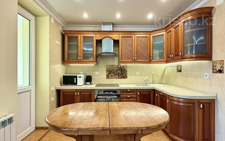 2-бөлмелі пәтер · 70 м² · 9/9 қабат, Аскарова Асанбая 21, бағасы: 350 000 ₸ в Алматы, Наурызбайский р-н — фото 2