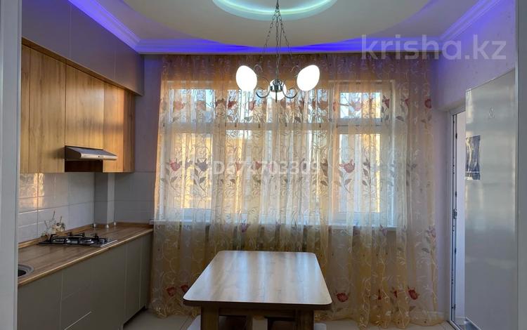 2-комнатная квартира, 60 м², 8/9 этаж помесячно, мкр Нурсат 2 23В