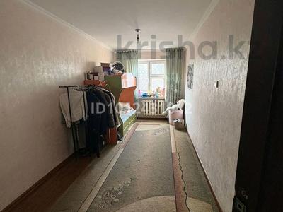 3-бөлмелі пәтер · 60 м² · 4/5 қабат, мкр Акбулак 18 — 36 школа, бағасы: 14 млн ₸ в Таразе