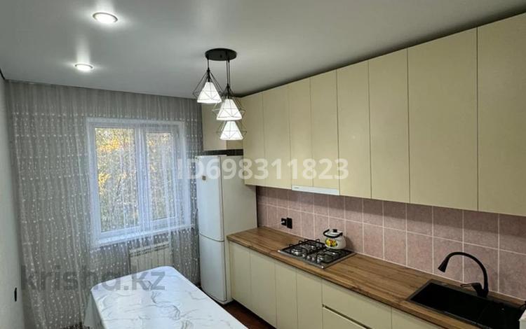 2-комнатная квартира, 64 м², 4/9 этаж, мкр Аксай-1А, Мкр. Аксай 33