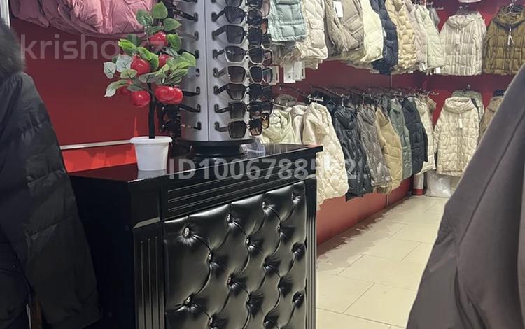 Магазины и бутики · 22 м² за 180 000 〒 в Актобе, мкр. Курмыш — фото 3