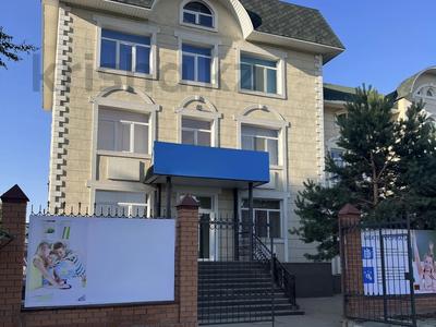 Еркін, кеңселер, медорталықтар мен дәріханалар, білім орталықтары, кабинеттер және жұмыс орындары · 1000 м², бағасы: 8 млн 〒 в Астане, Алматы р-н