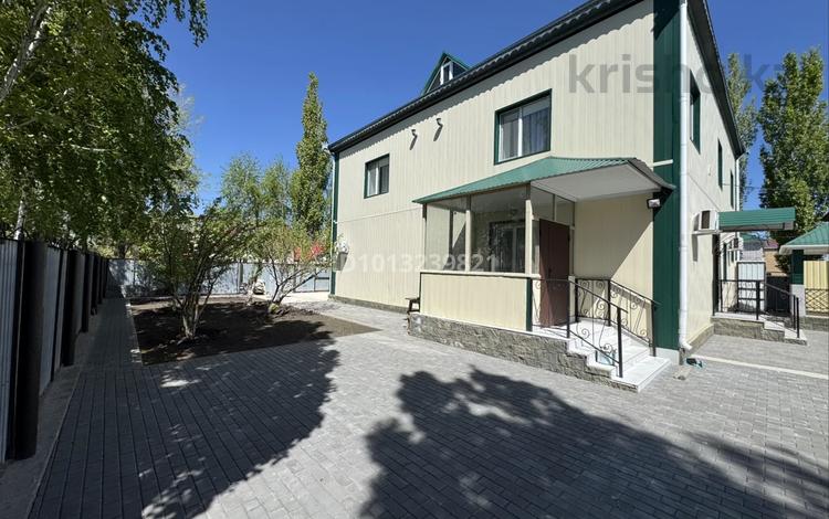 Свободное назначение, офисы, кабинеты и рабочие места · 600 м² за 1.2 млн ₸ в Актобе, мкр Авиатор — фото 2