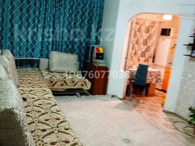 3-комнатная квартира · 56 м² · 1/4 этаж, Юность 4 — Юность 4 старый за 15 млн ₸ в Семее