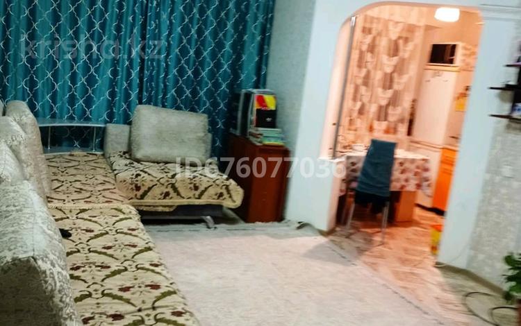 3-комнатная квартира · 56 м² · 1/4 этаж, Юность 4 — Юность 4 старый за 15 млн ₸ в Семее — фото 2