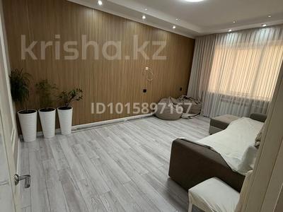 2-комнатная квартира · 56 м² · 9/9 этаж, мкр Жетысу-1 17 — Улыкбека-Момышулы за 400 000 ₸ в Алматы, Ауэзовский р-н