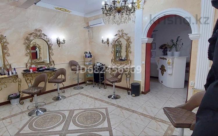 Салоны красоты · 103.3 м² за 35 млн 〒 в Атырау, мкр Привокзальный-5 — фото 2