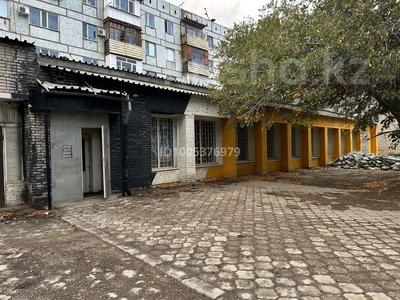 Свободное назначение, офисы, магазины и бутики, склады, общепит, салоны красоты, фитнес и спорт, медцентры и аптеки, образование, развлечения, конференц-залы, кабинеты и рабочие места, студии · 700 м² за 2.8 млн 〒 в Жезказгане