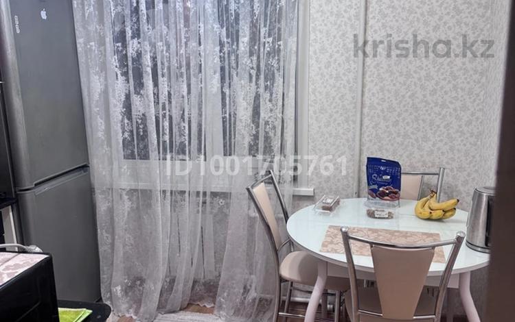 2-бөлмелі пәтер · 47 м² · 4/5 қабат, мкр Центральный, Сырым Датова 12, бағасы: 20.6 млн ₸ в Атырау — фото 2