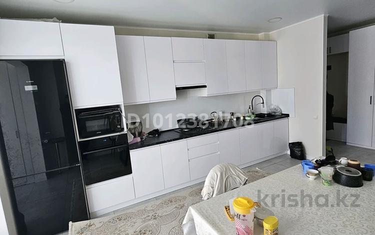 2-комнатная квартира · 80 м² · 2/6 этаж, Курмангалиева 4 — Бывшая Свердлова, ост. Депо за 250 000 ₸ в Уральске — фото 2