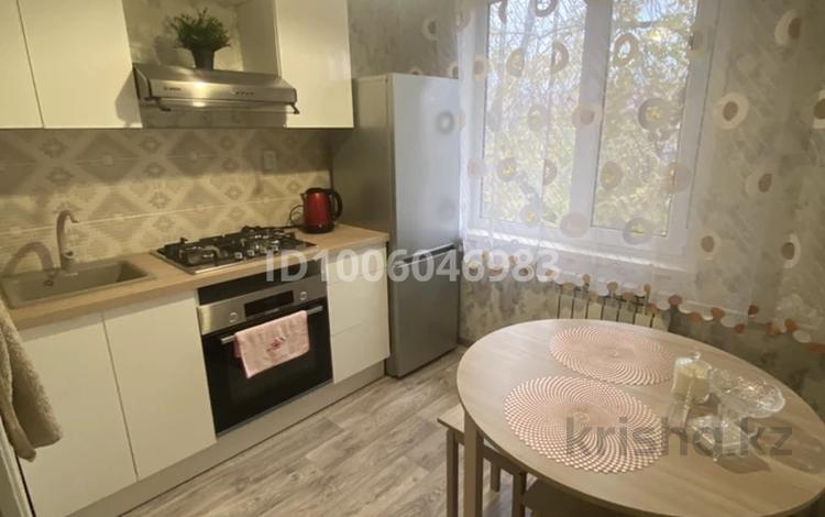 2-комнатная квартира · 46 м² · 5/5 этаж, Хамида-Чурина — Район Дом Быт, в центре за 14.5 млн 〒 в Уральске — фото 7