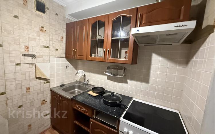 4-комнатная квартира · 64 м² · 2/5 этаж, Майкудук, 15й микрорайон 14 за 13 млн 〒 в Караганде, Алихана Бокейханова р-н — фото 3