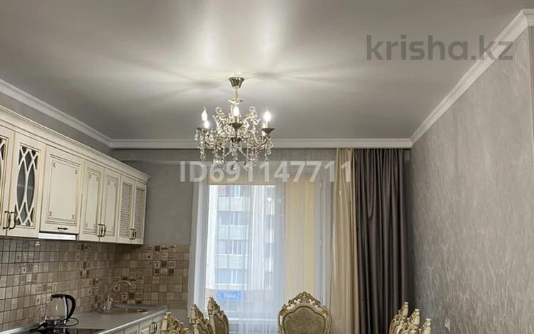 3-комнатная квартира, 80 м², 3/7 этаж помесячно, Е-251 дом 5 — Рядом улица Мухамедханова