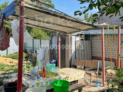 Дача · 2 комнаты · 30 м² · 11.7 сот., Учкомбинат 22 — За рестораном Серуен за 5.5 млн 〒 в Актобе, жилой массив Кирпичный