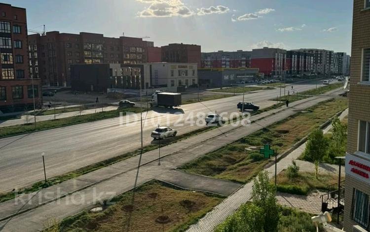 3-бөлмелі пәтер · 120 м² · 3/5 қабат, мкр. Алтын орда, Батыс 2 9/5 — Халел Досмұхамедов пен Мәңгілік ел, бағасы: 46 млн ₸ в Актобе — фото 2