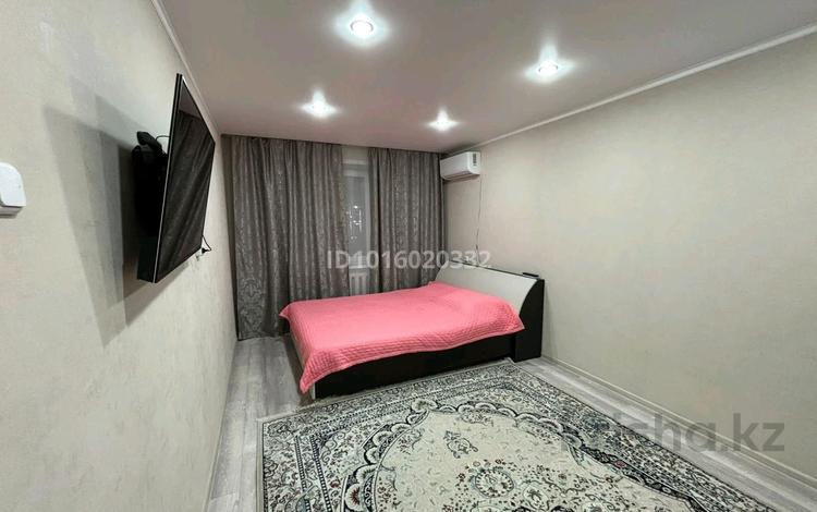 1-бөлмелі пәтер · 40 м² · 2/10 қабат, Қонаев ш/а. 67, бағасы: 150 000 ₸ в Уральске, мкр Кунаева — фото 2