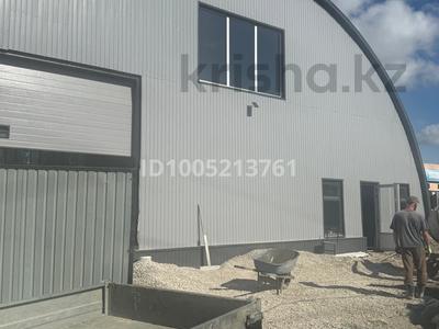 Магазины и бутики, склады · 310 м² за ~ 1.2 млн 〒 в Актобе, мкр. Курмыш