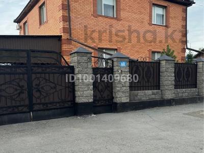 Продажа домов и дачи в Северо-Казахстанской обл.: Отдельный дом · 6 комнат · 207 м² · 10 сот., Московская 60 — Район Пирамиды за 125 млн 〒 Отдельный дом · 6 комнат · 207 м² · 10 сот., Московская 60 — Район Пирамиды за 125 млн 〒 в Петропавловске