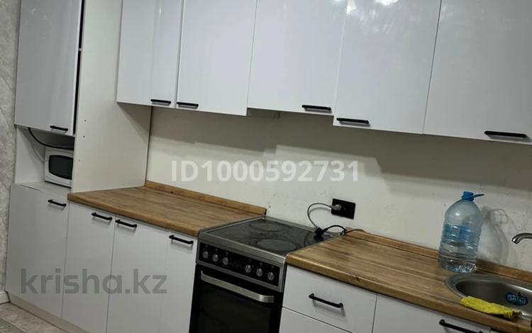 2-комнатная квартира · 58 м² · 1/6 этаж, мкр Мадениет 834/22 за 250 000 ₸ в Алматы, Алатауский р-н — фото 2