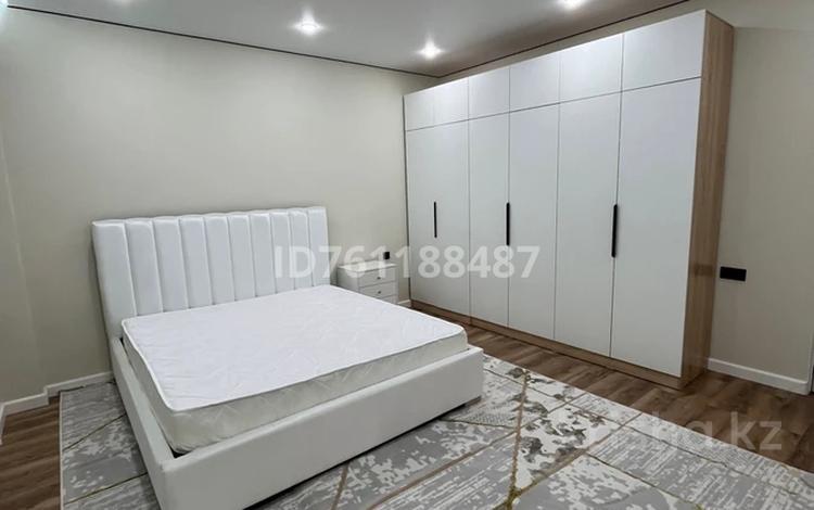 2-комнатная квартира · 76 м² · 1/5 этаж, мкр Самал, Абиш Кекилбаева 60/5 за 250 000 ₸ в Атырау — фото 4