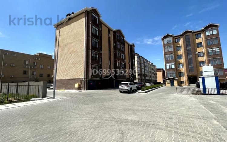 2-комнатная квартира · 80 м² · 4/6 этаж, мкр Нурсая 9А за 32.5 млн 〒 в Атырау — фото 55