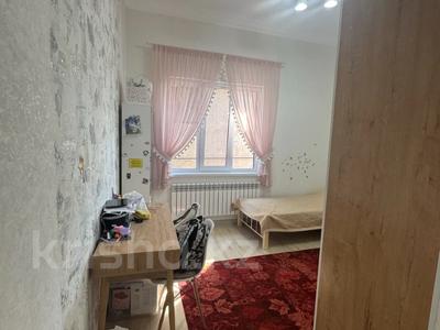 Отдельный дом · 4 комнаты · 202 м² · 6 сот., мкр Жеруйык, Жумабаева 1 за 64 млн 〒 в Атырау