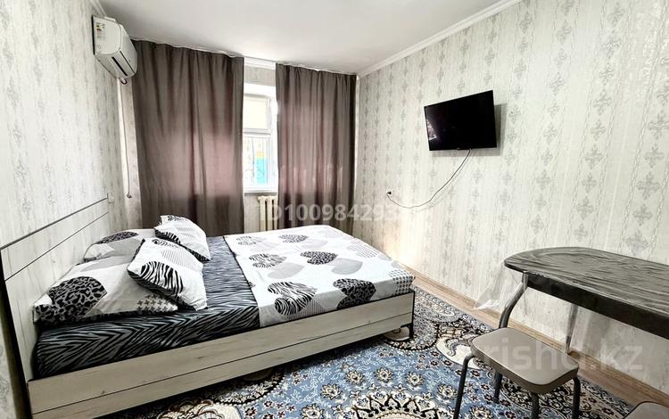 1-комнатная квартира · 35 м² · 1/5 этаж, Бектурганова 13 — Соната , Универсам ,Рядом Шайхана Гамбургер за 12 000 〒 в  — фото 2