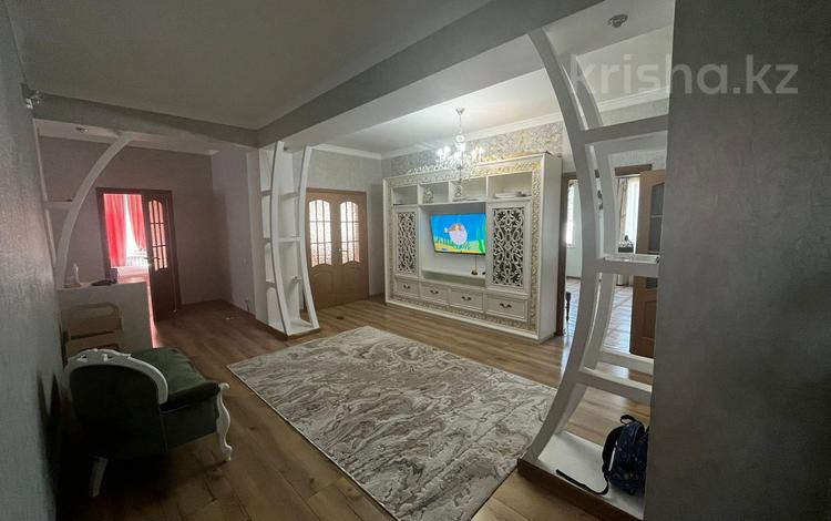 Жеке үй · 4 бөлме · 316 м² · 10 сот., Сеитова 1, бағасы: 65 млн 〒 в Актобе — фото 2