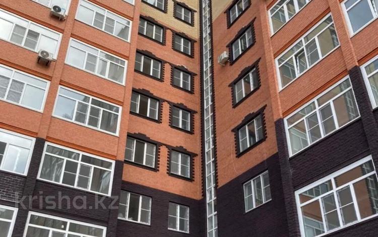 3-комнатная квартира · 106.2 м² · 9/10 этаж, мкр. Алтын орда, Молдагуловой за 35 млн ₸ в Актобе — фото 19