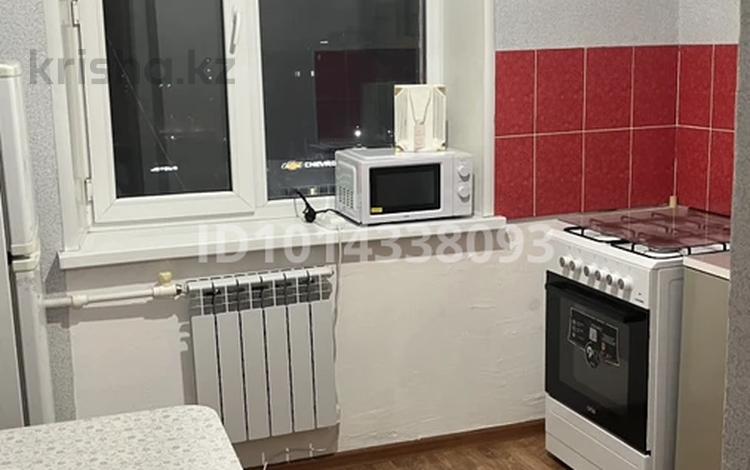 1-комнатная квартира · 35 м² · 9/9 этаж, мкр Строитель 34 за 120 000 ₸ в Уральске — фото 2