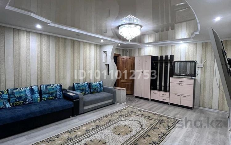 3-комнатная квартира · 70 м² · 6/9 этаж, улица Кабанбай батыра 48 за 25 000 ₸ в Семее, Красный Кордон — фото 2