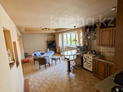 5-бөлмелі пәтер · 130 м² · 5/5 қабат, Кабанбай батыра, бағасы: 118 млн ₸ в Алматы, Медеуский р-н
