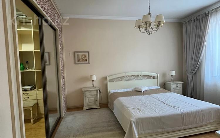 3-комнатная квартира · 124 м² · 9/9 этаж, Кабанбай батыра 51 за 650 000 ₸ в Алматы, Медеуский р-н — фото 2
