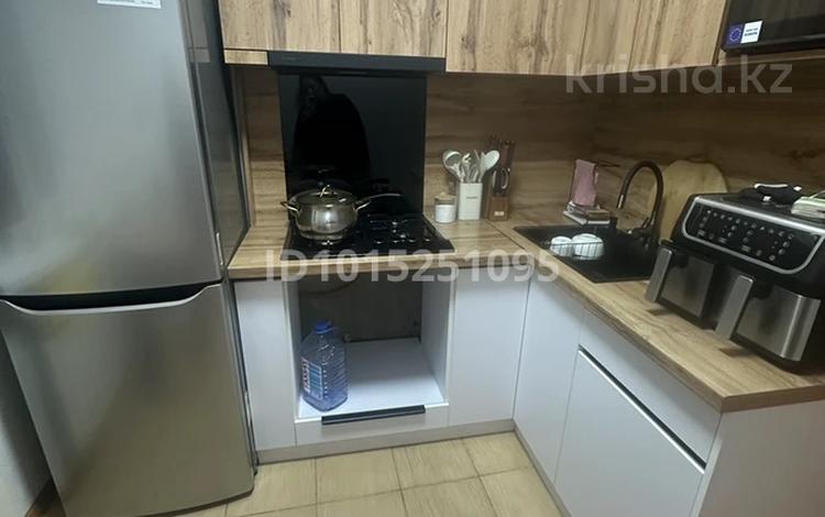 2-бөлмелі пәтер · 49 м² · 2/5 қабат, 28-шағынаудан, Сатыбалдина 17, бағасы: 250 000 ₸ в Караганде, Казыбек би р-н — фото 2