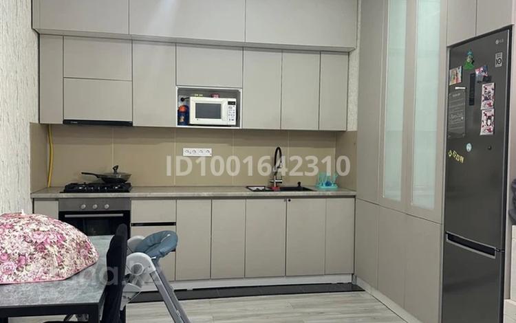 2-комнатная квартира · 63.5 м² · 10/15 этаж, 19-й мкр 5 за 23 млн 〒 в Актау — фото 2