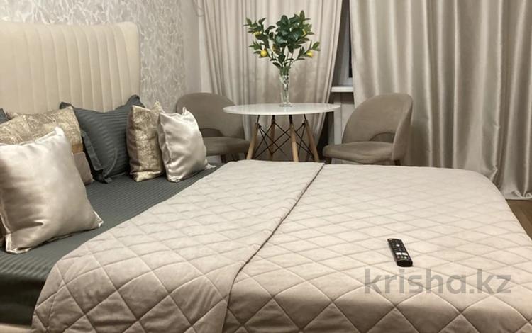 2-комнатная квартира · 56 м² · 5/5 этаж, Бухар Жырау 44 — 2 двуспальные кровати, Центр города, ЦУМ, Абзал, вокзал, 45 квартал за 20 000 ₸ в Караганде, Казыбек би р-н — фото 16