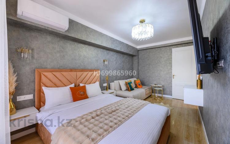 2-бөлмелі пәтер · 65 м² · 4/9 қабат, Жибек жолы 81 — Жибек Жолы, бағасы: 5 000 ₸ в Алматы, Алмалинский р-н — фото 2