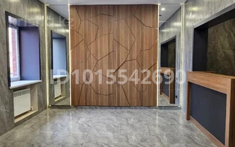 2-бөлмелі пәтер · 63.2 м² · 4/10 қабат, Алтын орда ш/а. 15 Е, бағасы: 29 млн ₸ в Актобе, мкр. Алтын орда — фото 2